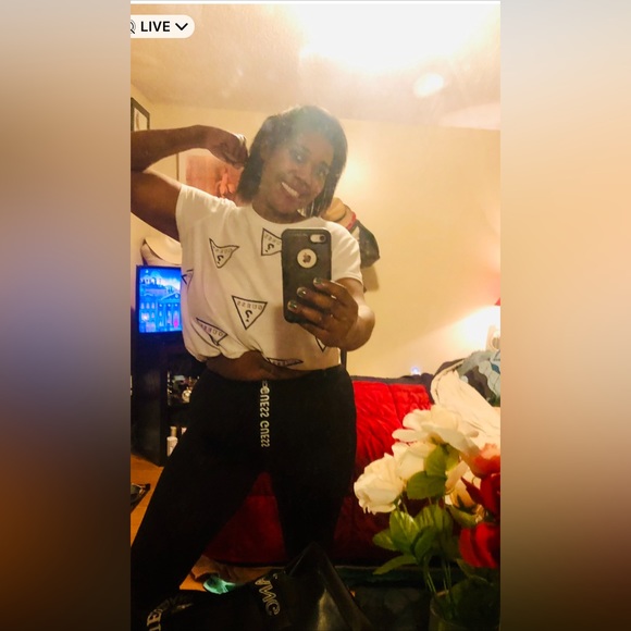 Guess Outfit: 2 PIECE:Top & Leggings - Picture 2 of 16